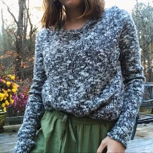 Black and white abercrombie & Fitch sweater